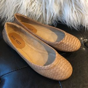 Size 5 Nine West Snakeskin Nude Flats